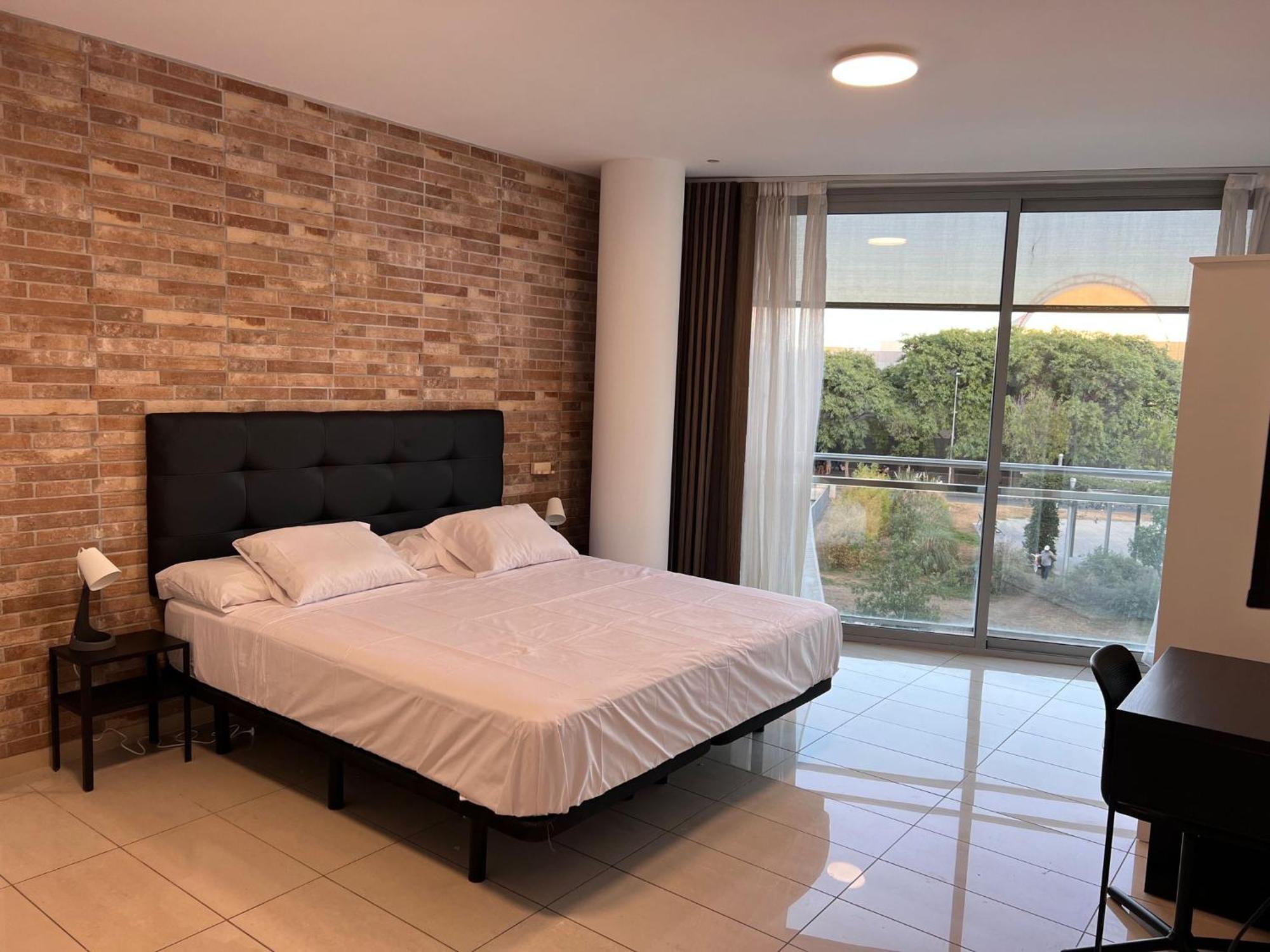 Fira Gran Via 2 - Private Rooms In A Shared Apartment - Habitaciones Privadas En Apartamento Compartido L'Hospitalet de Llobregat Esterno foto