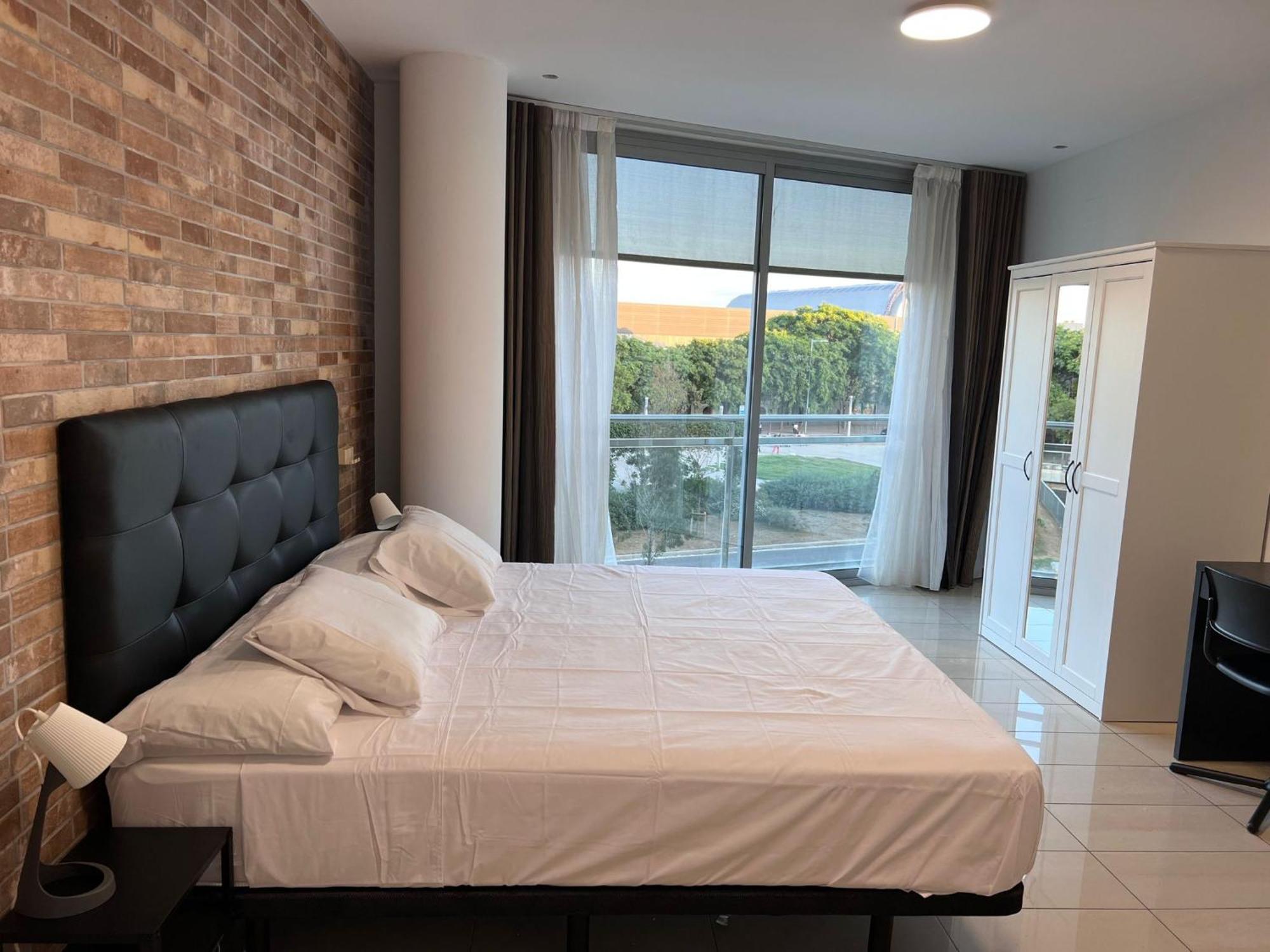 Fira Gran Via 2 - Private Rooms In A Shared Apartment - Habitaciones Privadas En Apartamento Compartido L'Hospitalet de Llobregat Esterno foto