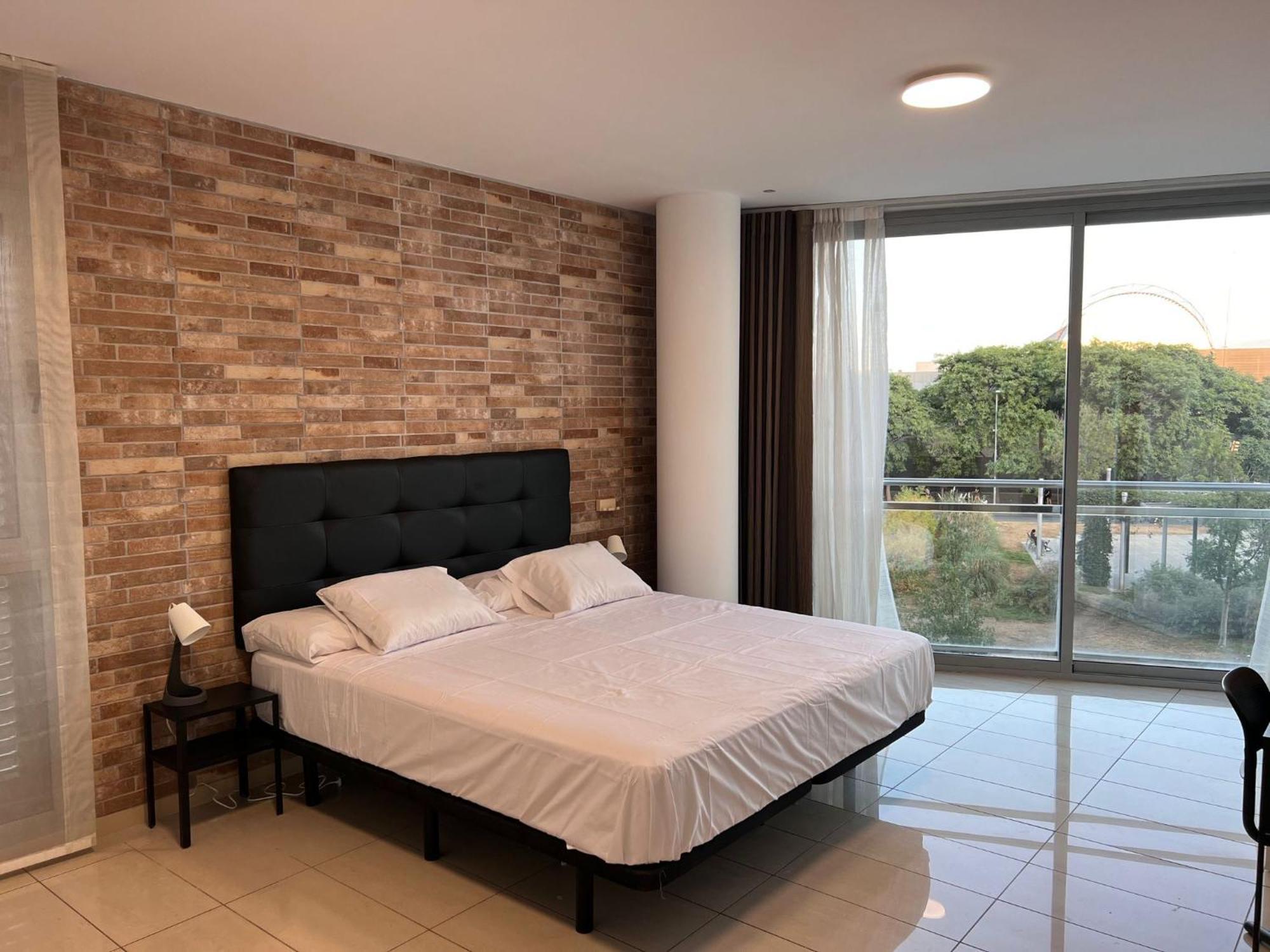 Fira Gran Via 2 - Private Rooms In A Shared Apartment - Habitaciones Privadas En Apartamento Compartido L'Hospitalet de Llobregat Esterno foto