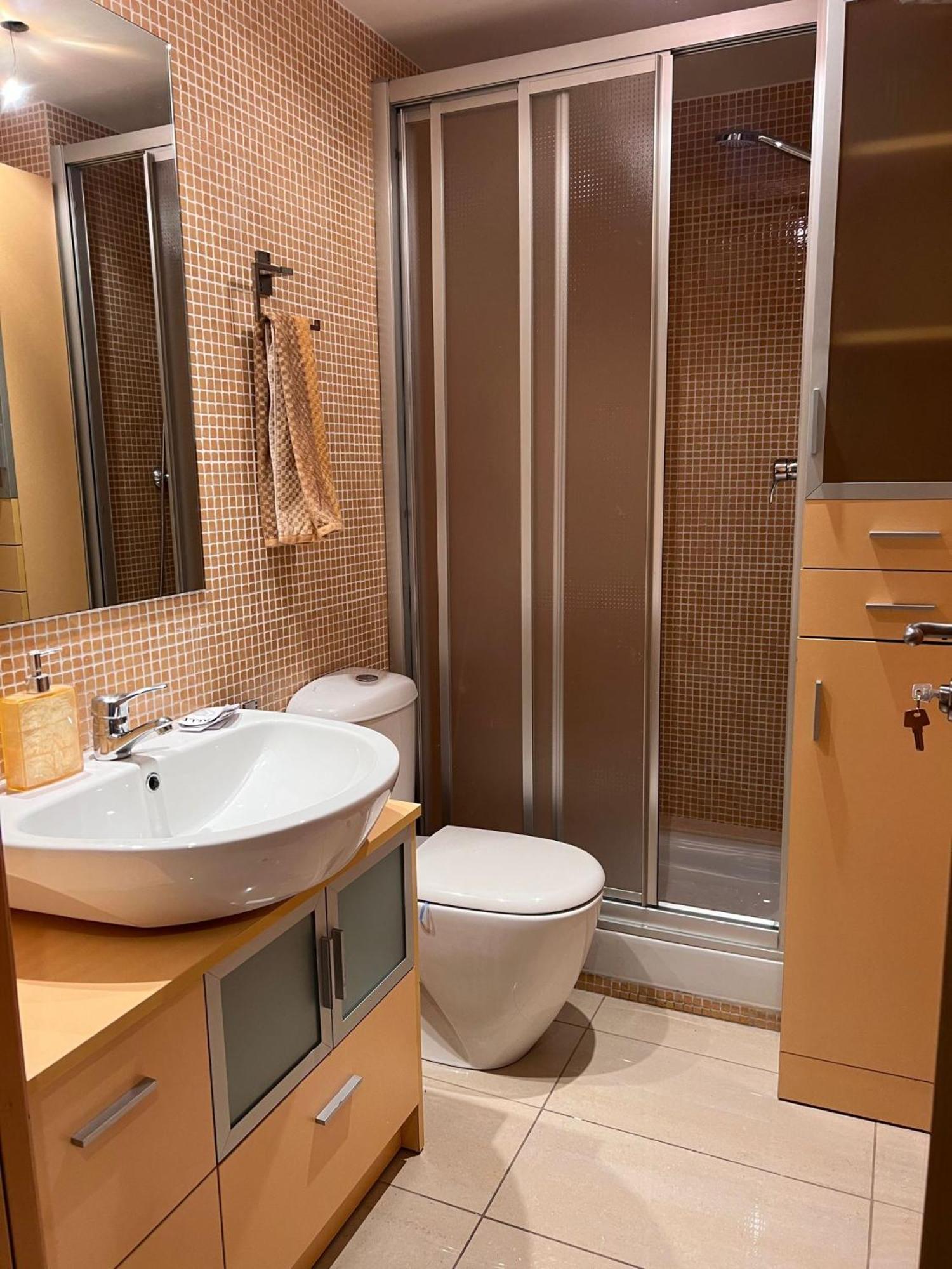 Fira Gran Via 2 - Private Rooms In A Shared Apartment - Habitaciones Privadas En Apartamento Compartido L'Hospitalet de Llobregat Esterno foto