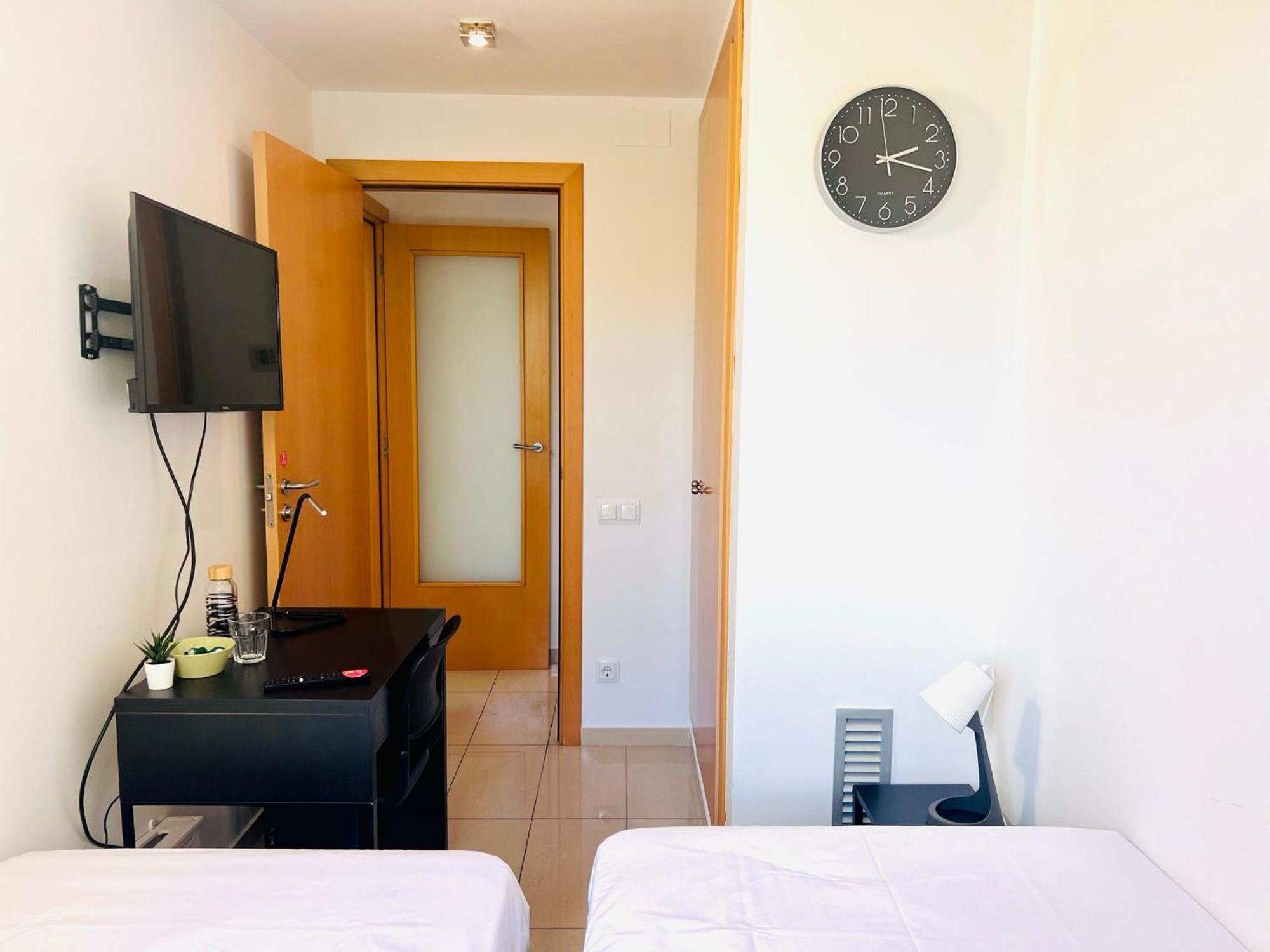 Fira Gran Via 2 - Private Rooms In A Shared Apartment - Habitaciones Privadas En Apartamento Compartido L'Hospitalet de Llobregat Esterno foto
