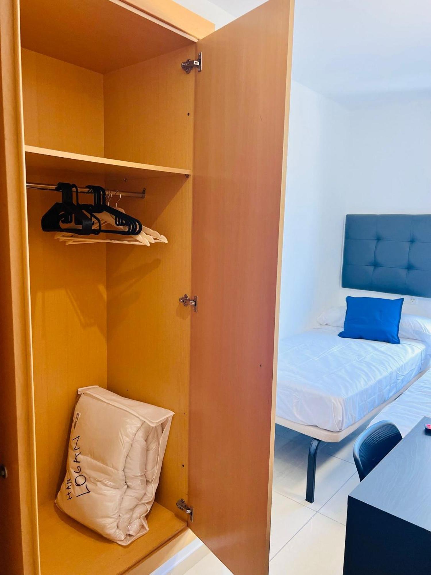 Fira Gran Via 2 - Private Rooms In A Shared Apartment - Habitaciones Privadas En Apartamento Compartido L'Hospitalet de Llobregat Esterno foto