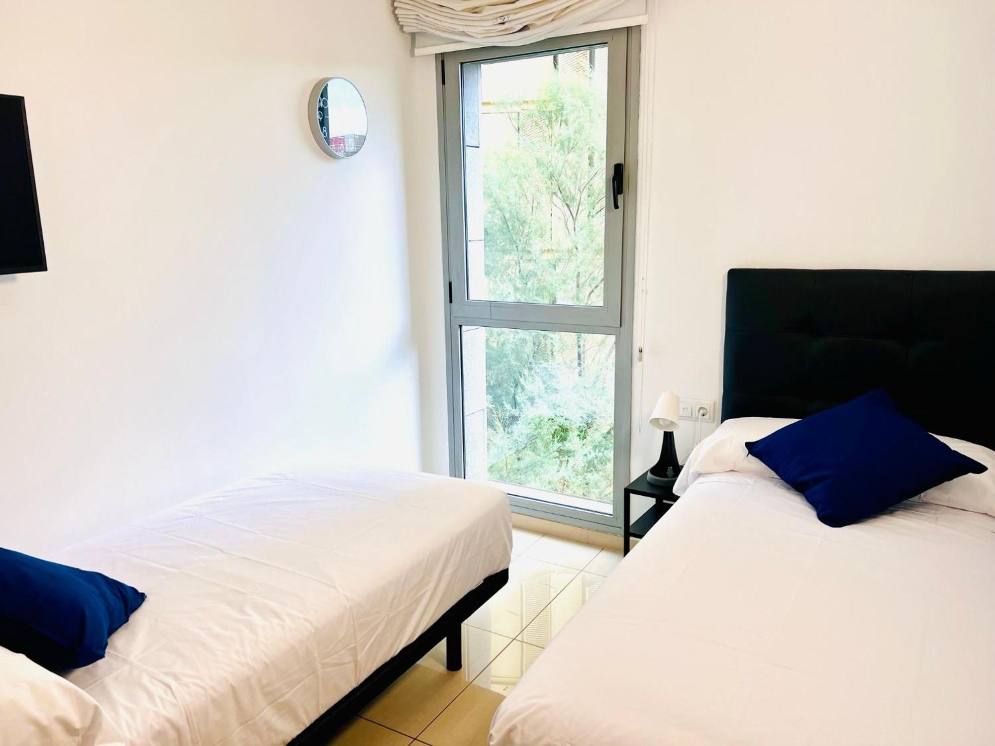 Fira Gran Via 2 - Private Rooms In A Shared Apartment - Habitaciones Privadas En Apartamento Compartido L'Hospitalet de Llobregat Esterno foto