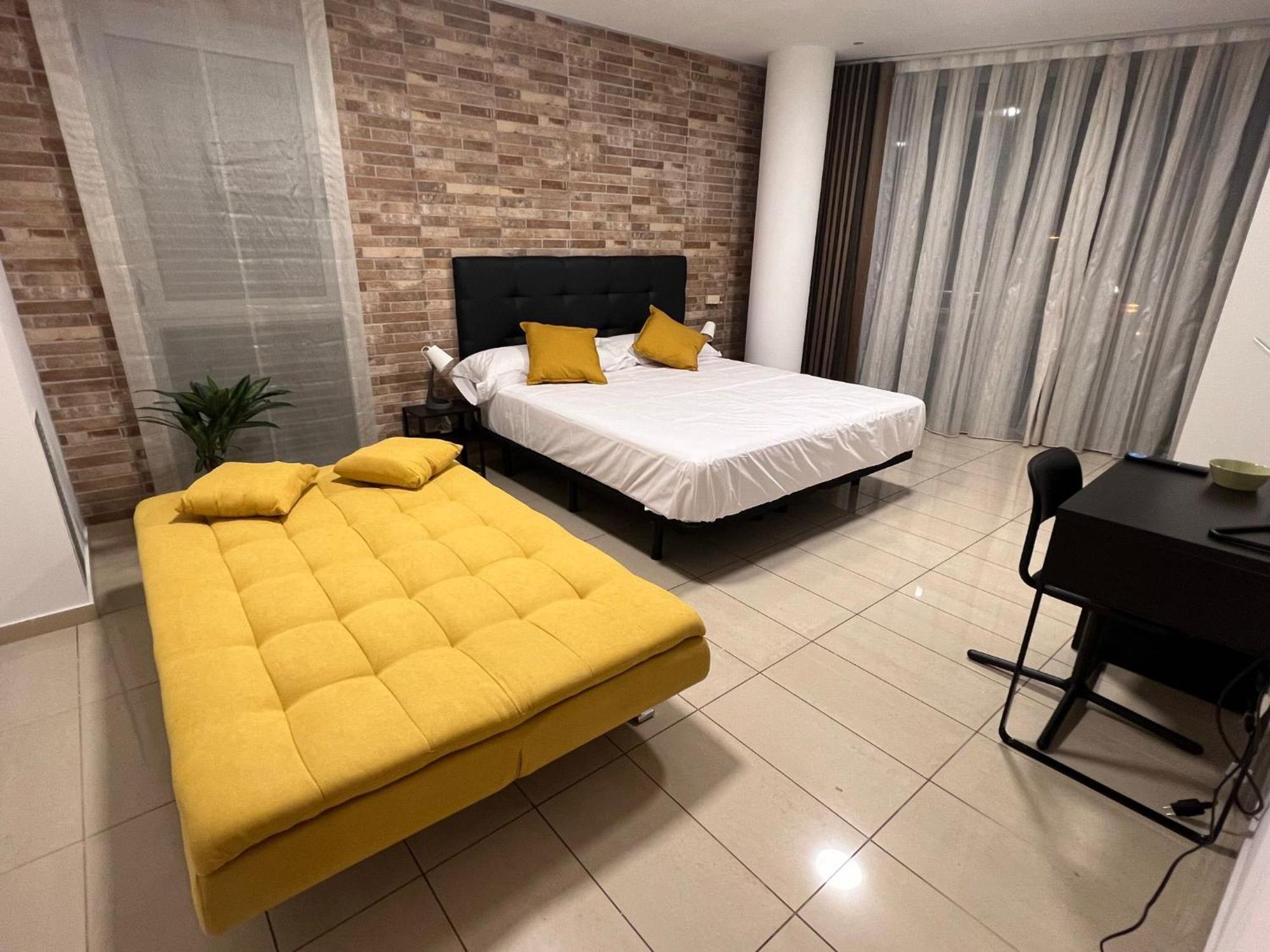 Fira Gran Via 2 - Private Rooms In A Shared Apartment - Habitaciones Privadas En Apartamento Compartido L'Hospitalet de Llobregat Esterno foto