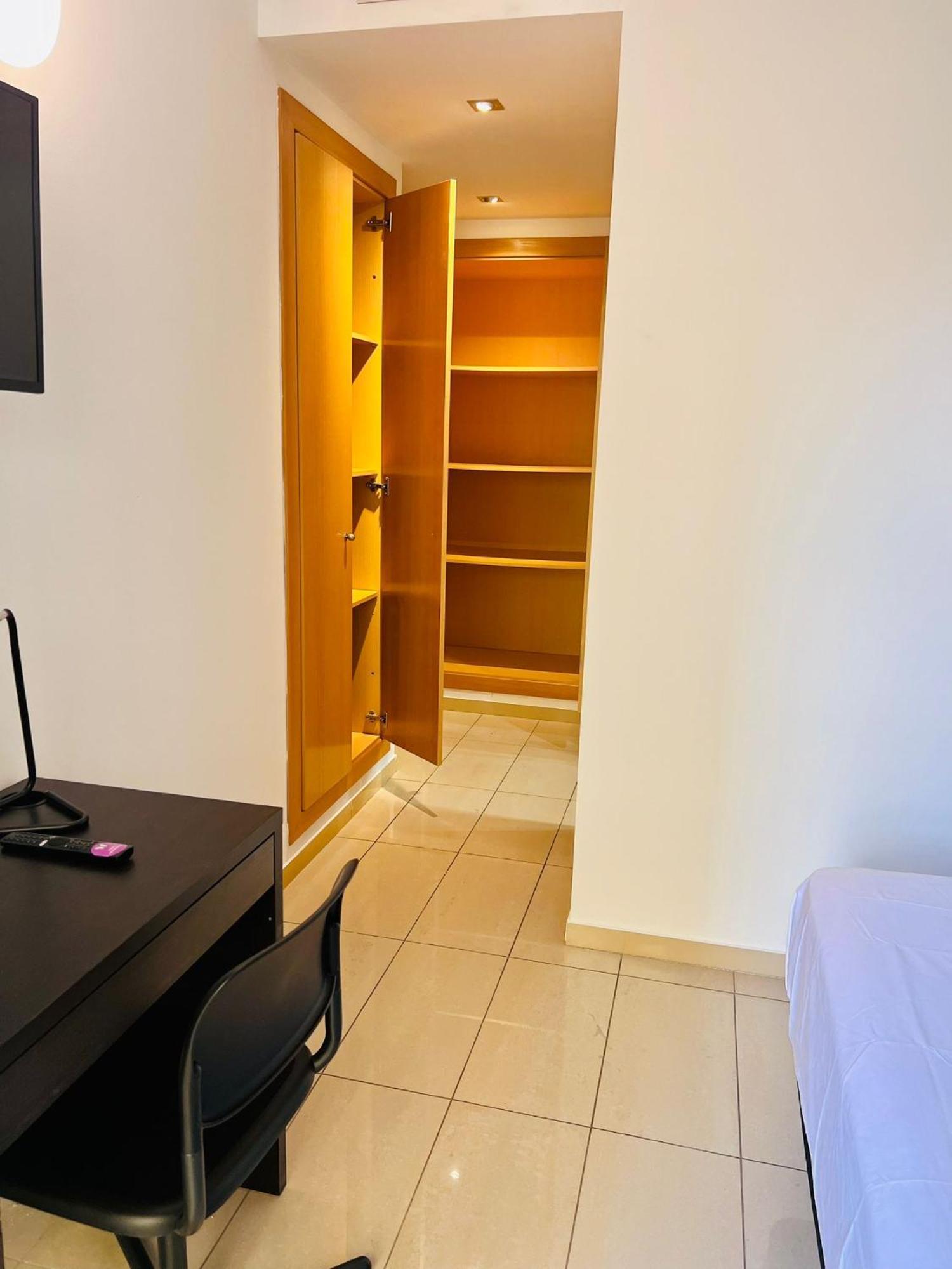 Fira Gran Via 2 - Private Rooms In A Shared Apartment - Habitaciones Privadas En Apartamento Compartido L'Hospitalet de Llobregat Esterno foto