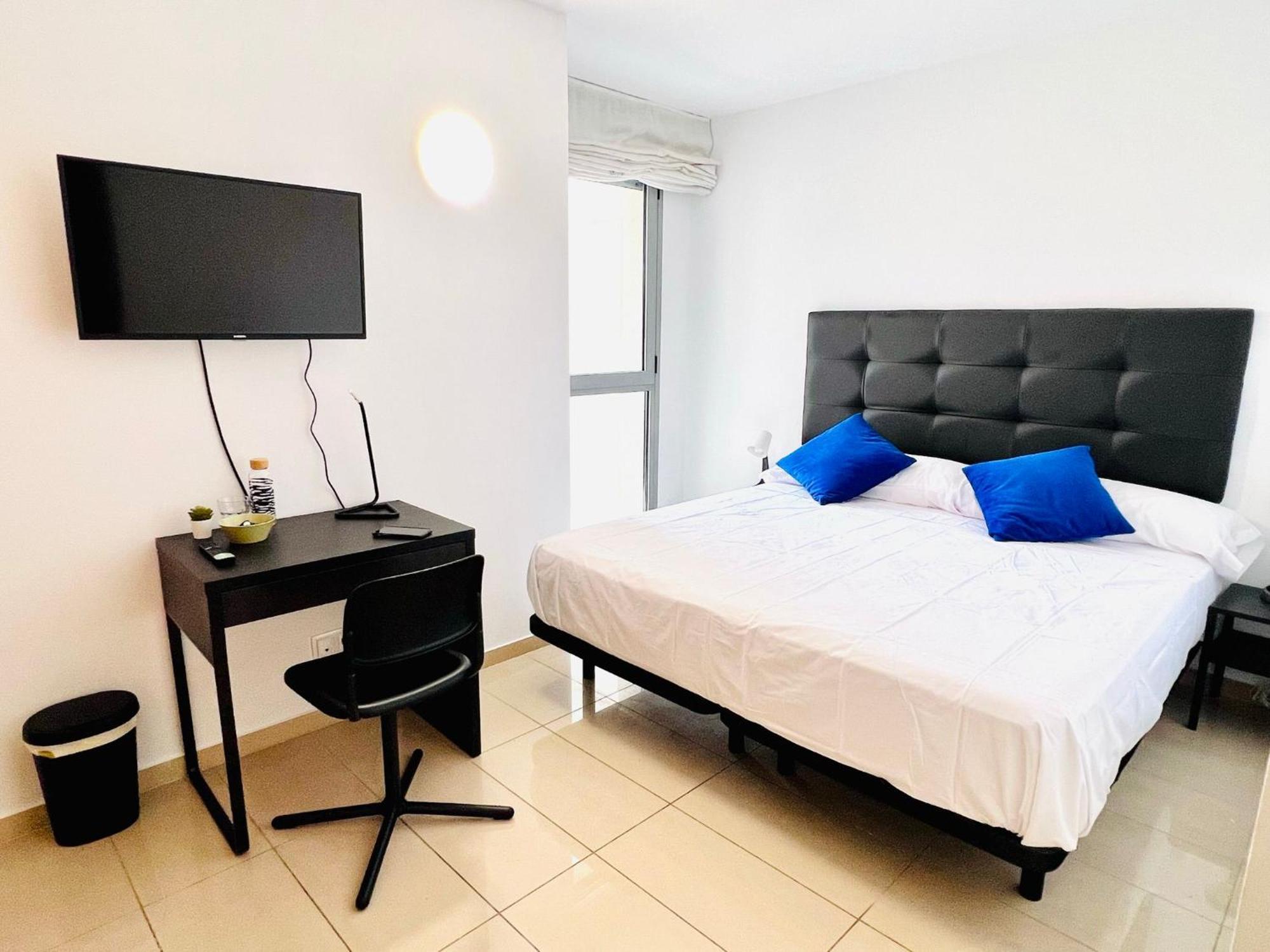 Fira Gran Via 2 - Private Rooms In A Shared Apartment - Habitaciones Privadas En Apartamento Compartido L'Hospitalet de Llobregat Esterno foto